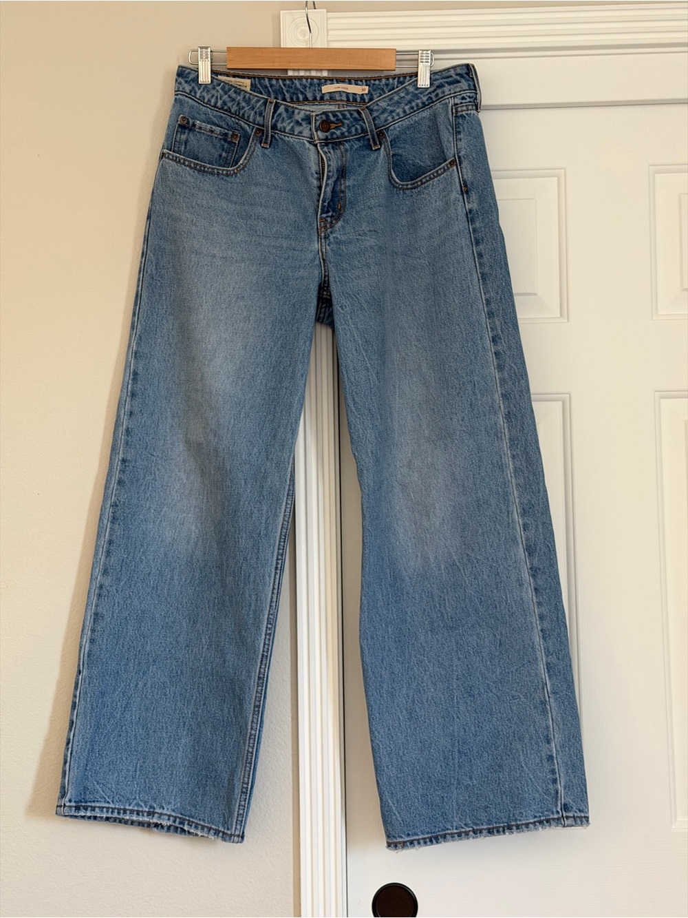 Classic Wide-Leg Women’s Jeans in Light Blue